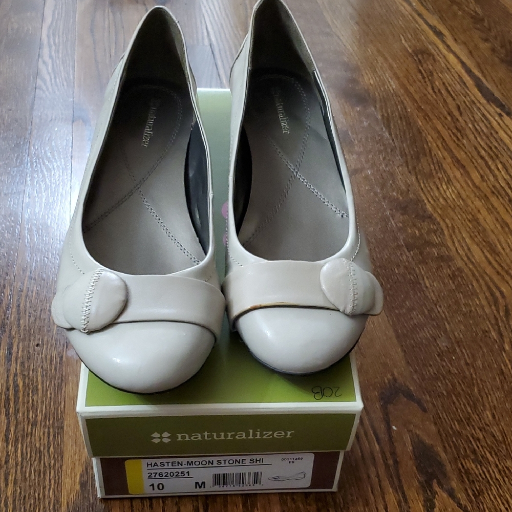 Naturalizer Women's Stone Flats